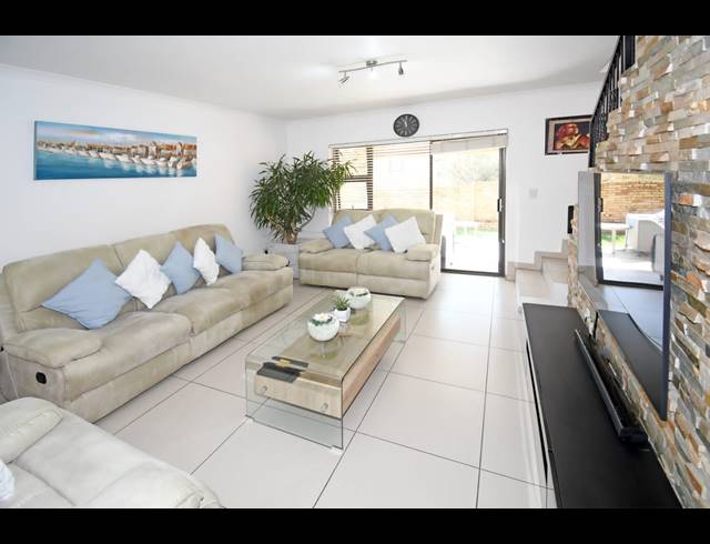 3 BEDROOM HOUSE FOR SALE IN NORTH RIDING